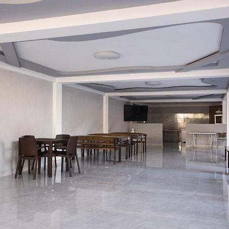 Отель "Дея" Gagra Extérieur photo